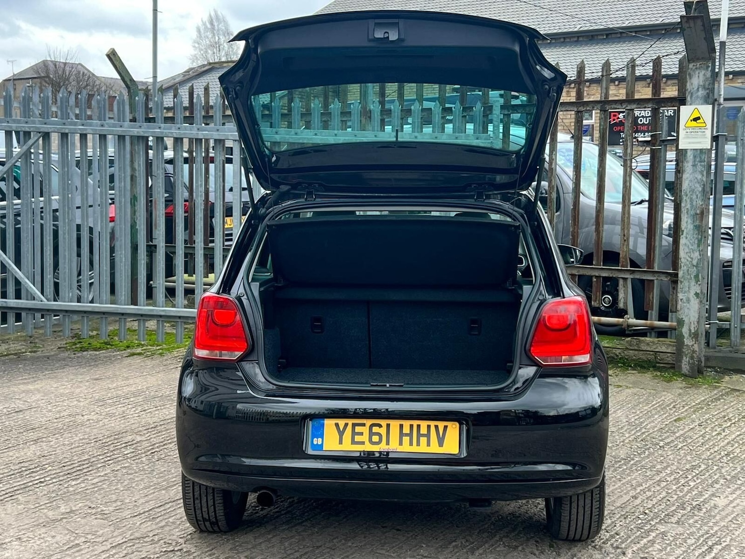 Used Volkswagen Polo 2011 for sale - 77631464: Photo 22