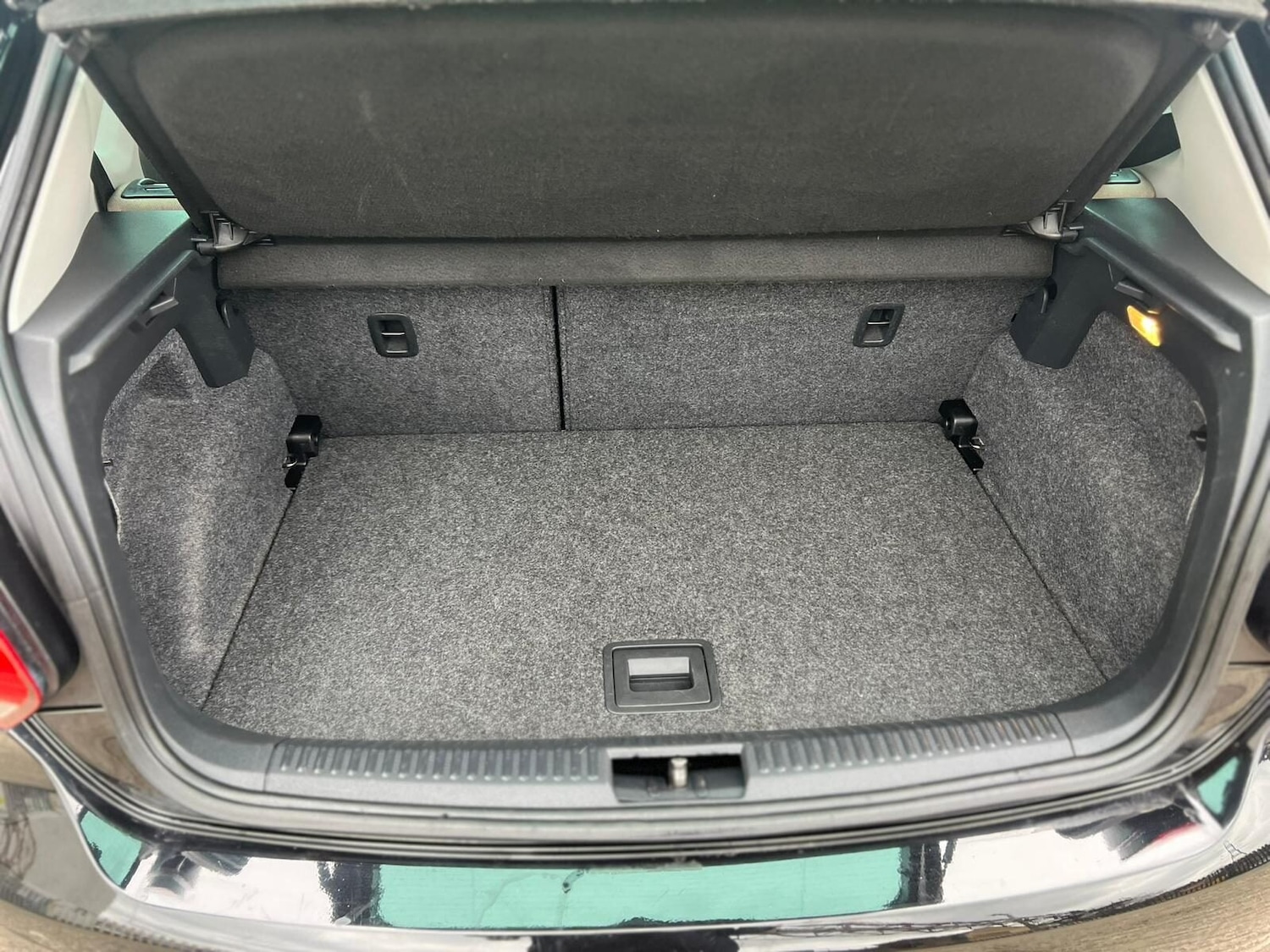 Used Volkswagen Polo 2011 for sale - 77631464: Photo 23