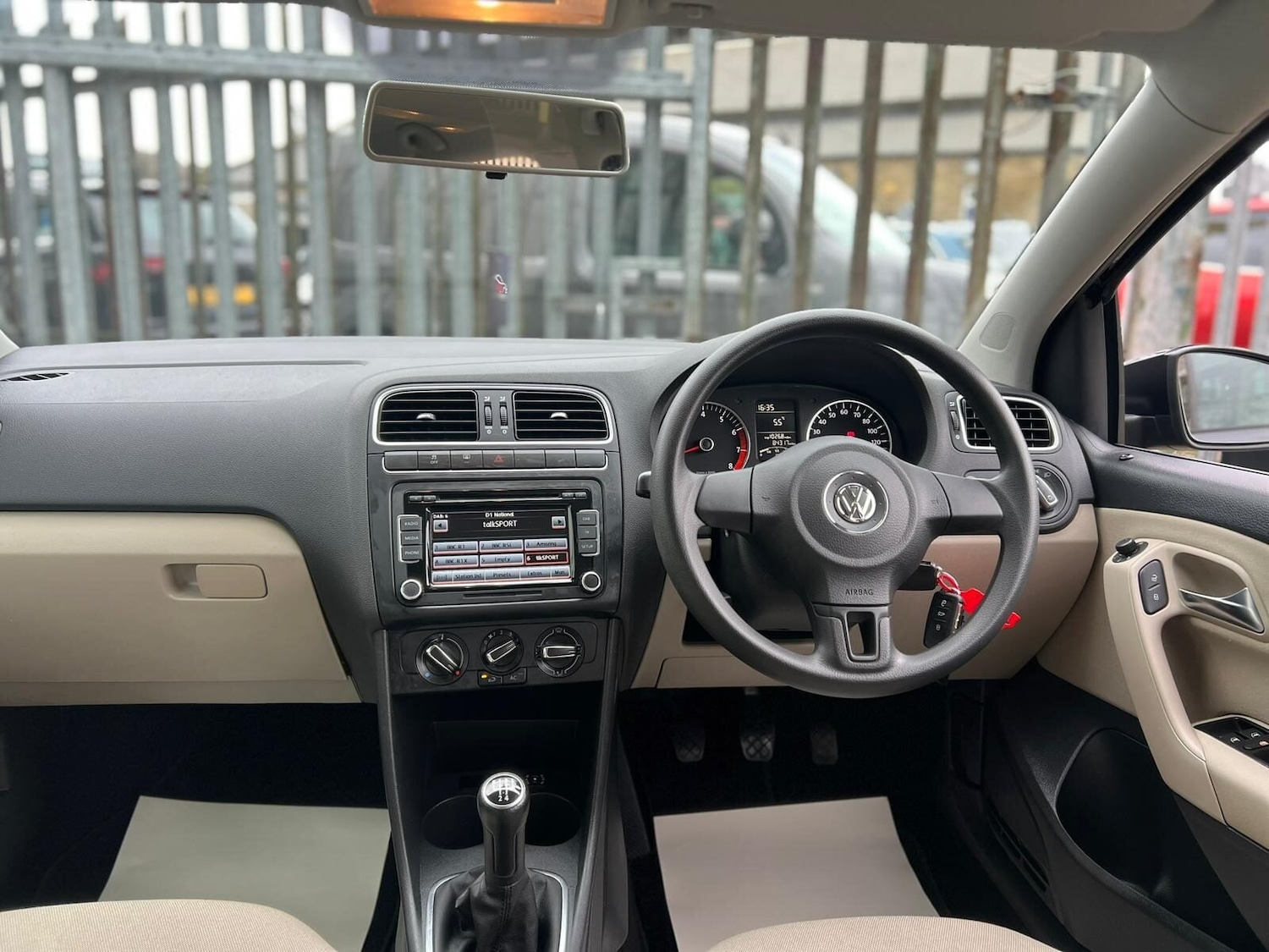 Used Volkswagen Polo 2011 for sale - 77631464: Photo 28