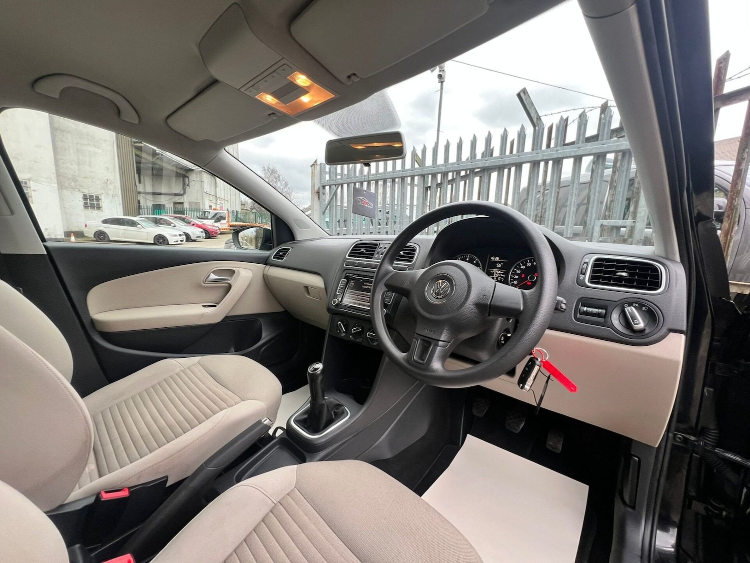 Used Volkswagen Polo 2011 for sale - 77631464: Photo 32