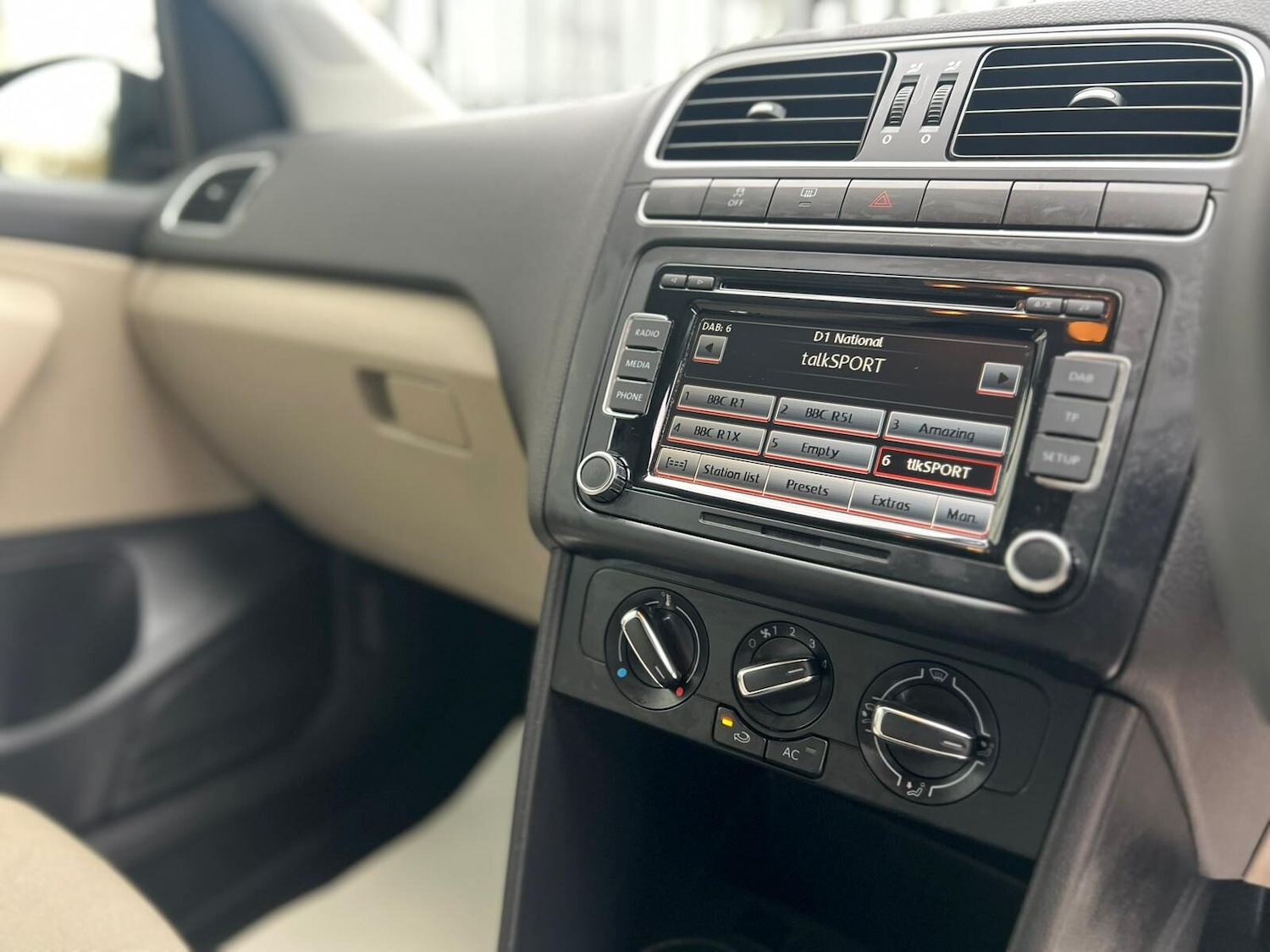 Used Volkswagen Polo 2011 for sale - 77631464: Photo 36