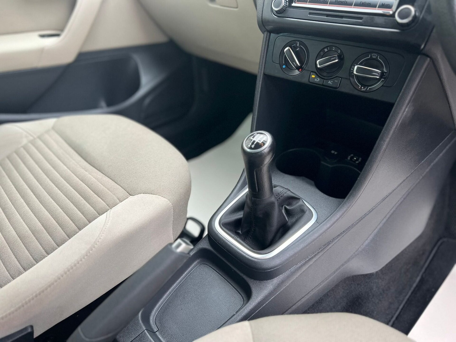 Used Volkswagen Polo 2011 for sale - 77631464: Photo 38