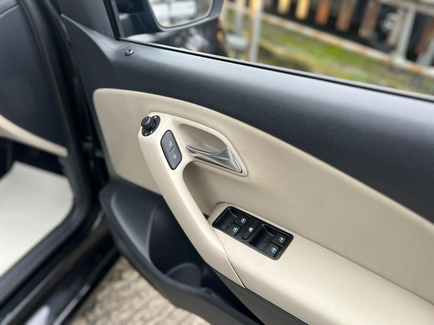 Used Volkswagen Polo 2011 for sale - 77631464: Photo 39