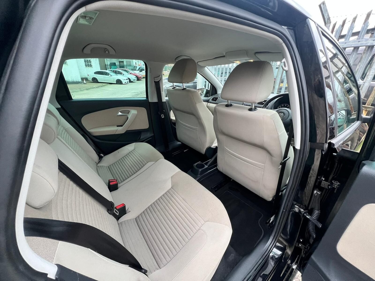 Used Volkswagen Polo 2011 for sale - 77631464: Photo 43