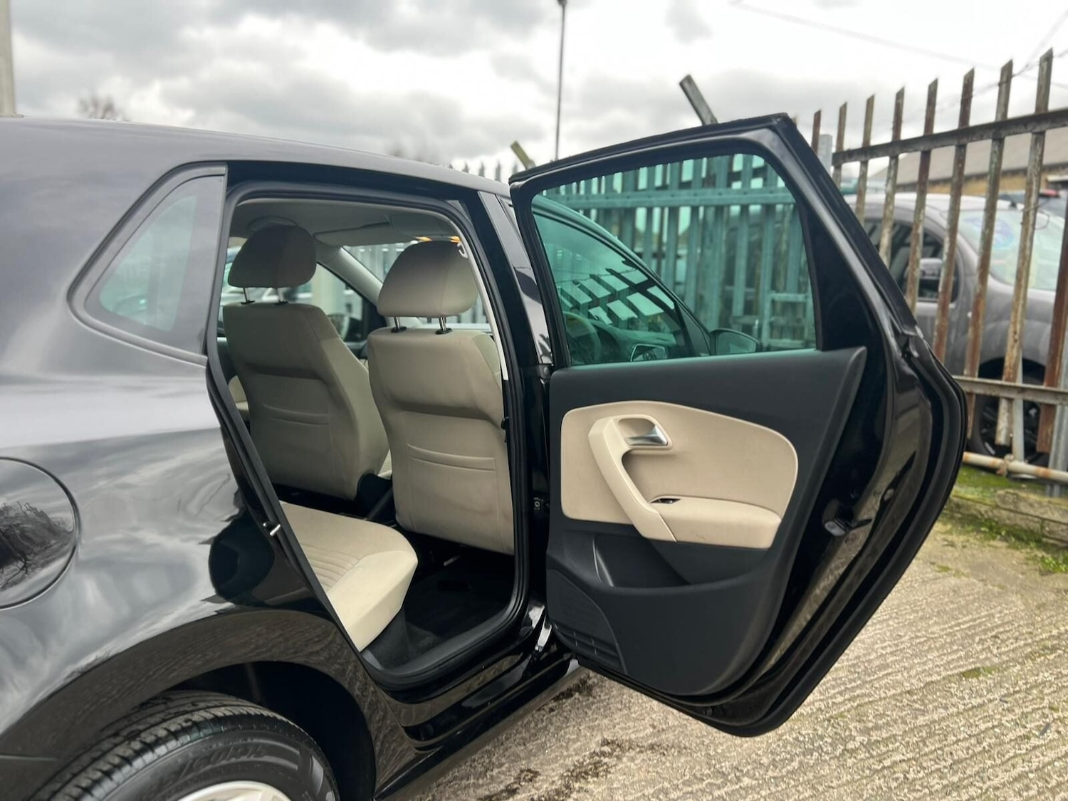 Used Volkswagen Polo 2011 for sale - 77631464: Photo 45