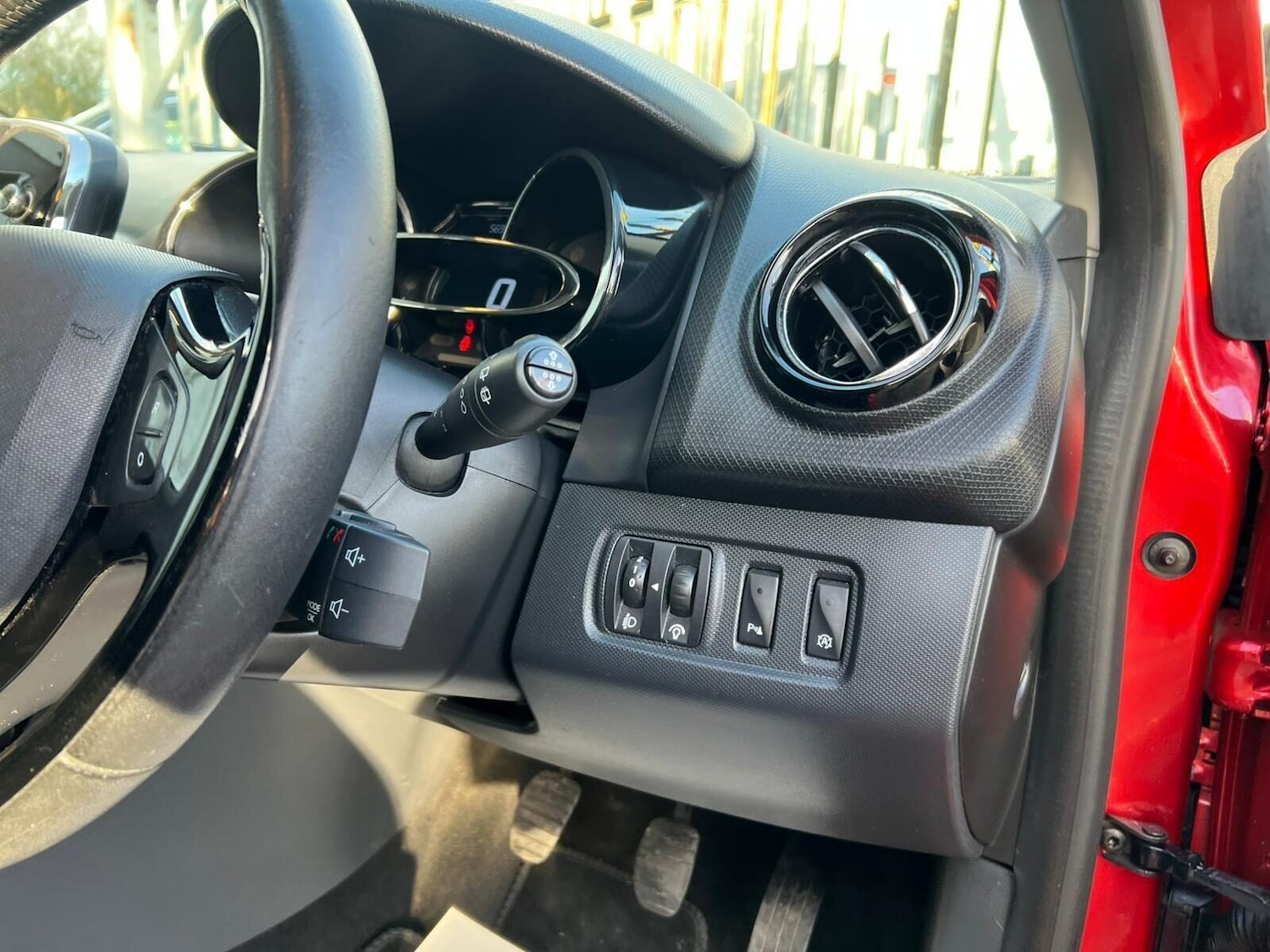 Used Renault Clio 2014 for sale - 77249724: Photo 40