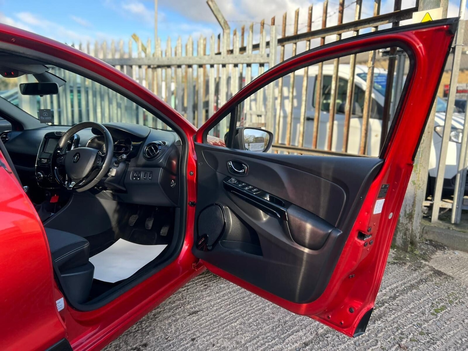 Used Renault Clio 2014 for sale - 77249724: Photo 46