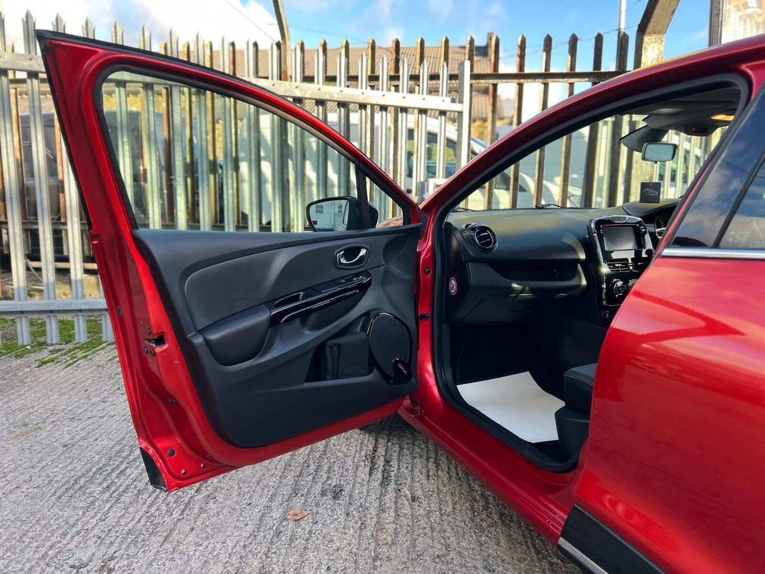 Used Renault Clio 2014 for sale - 77249724: Photo 52