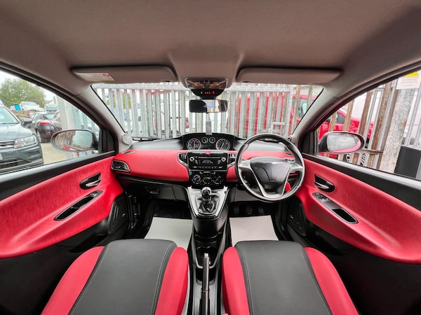 Used Chrysler Ypsilon 2012 for sale - 76260339: Photo 23