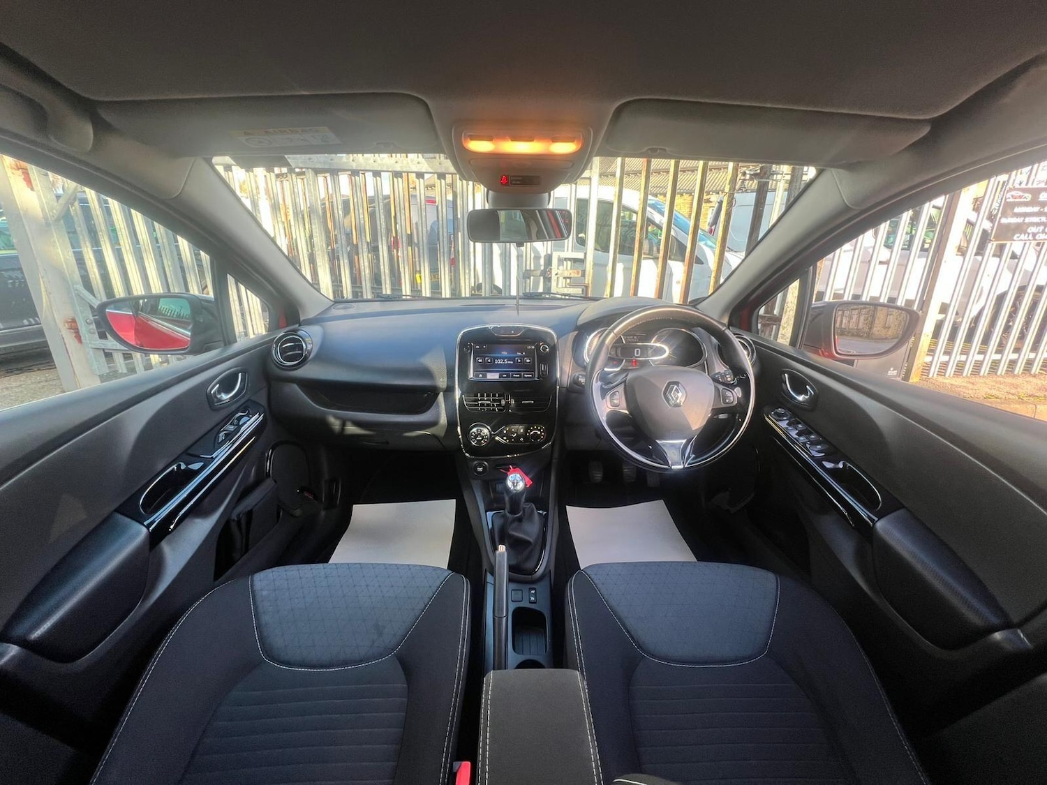 Used Renault Clio 2014 for sale - 76619965: Photo 27