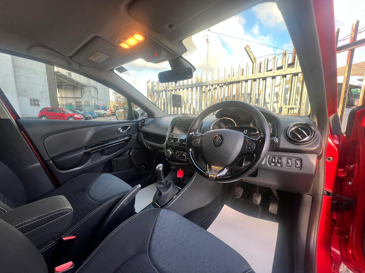 Used Renault Clio 2014 for sale - 76619965: Photo 33