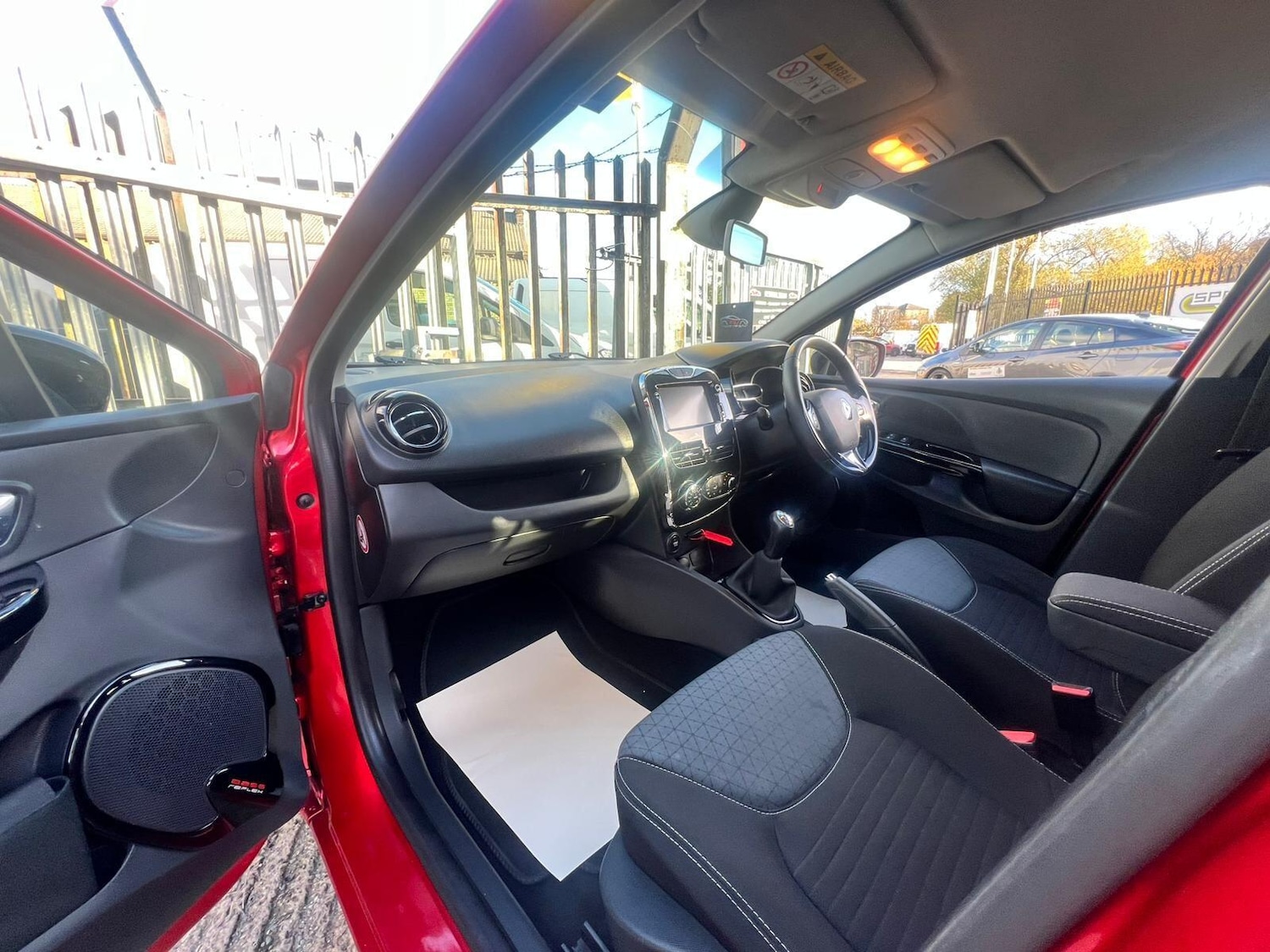 Used Renault Clio 2014 for sale - 76619965: Photo 48