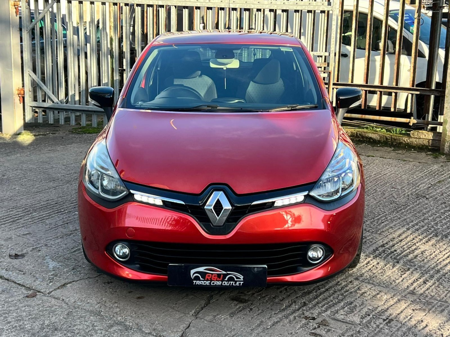 Used Renault Clio 2014 for sale - 76619965: Photo 8