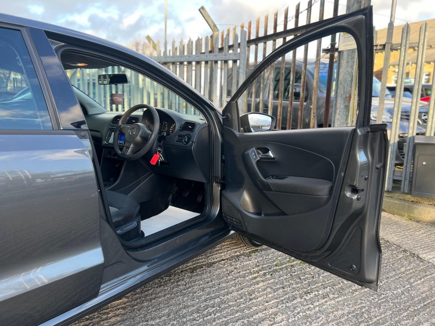 Used Volkswagen Polo 2012 for sale - 77249747: Photo 41