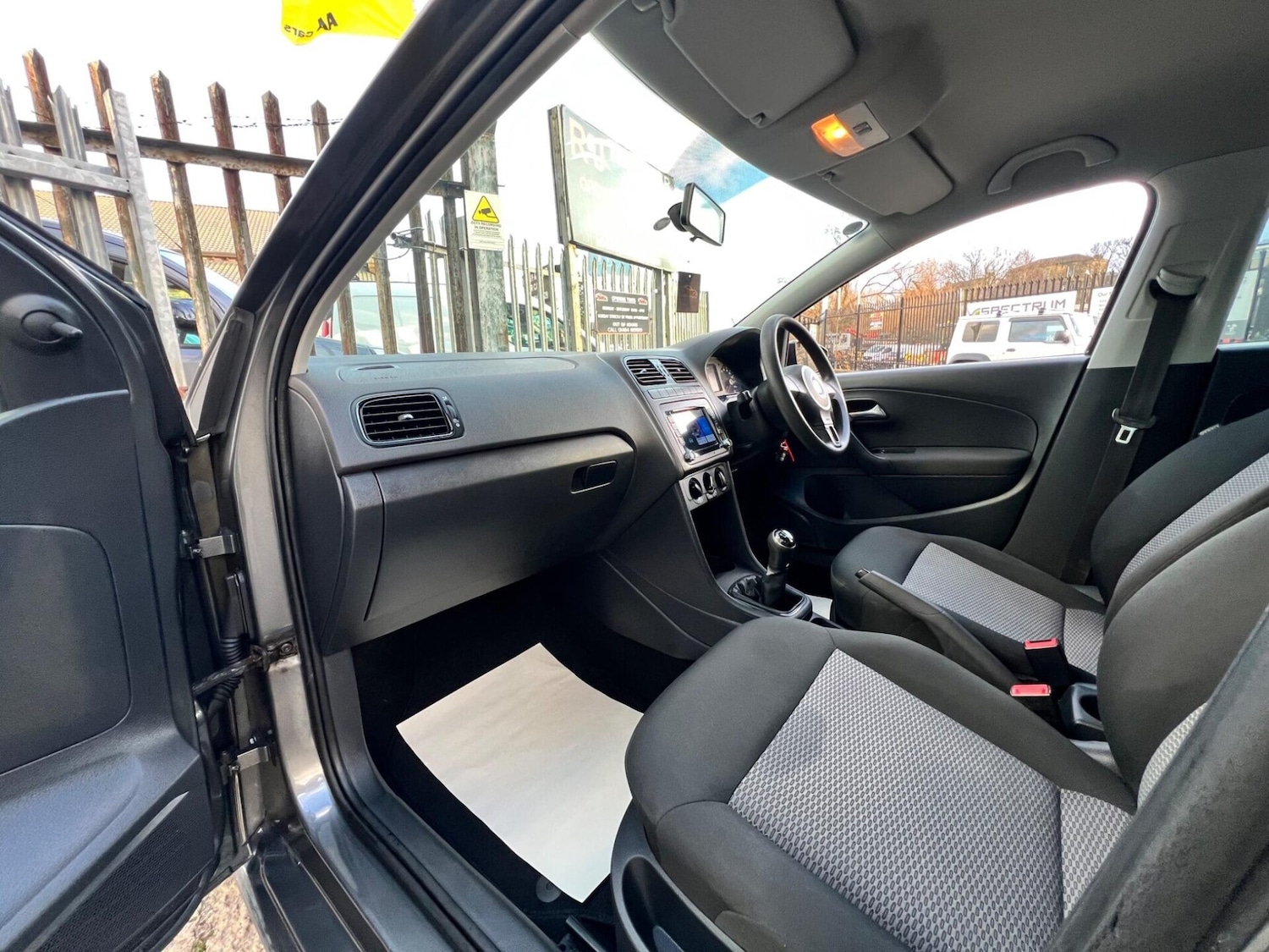 Used Volkswagen Polo 2012 for sale - 77249747: Photo 48