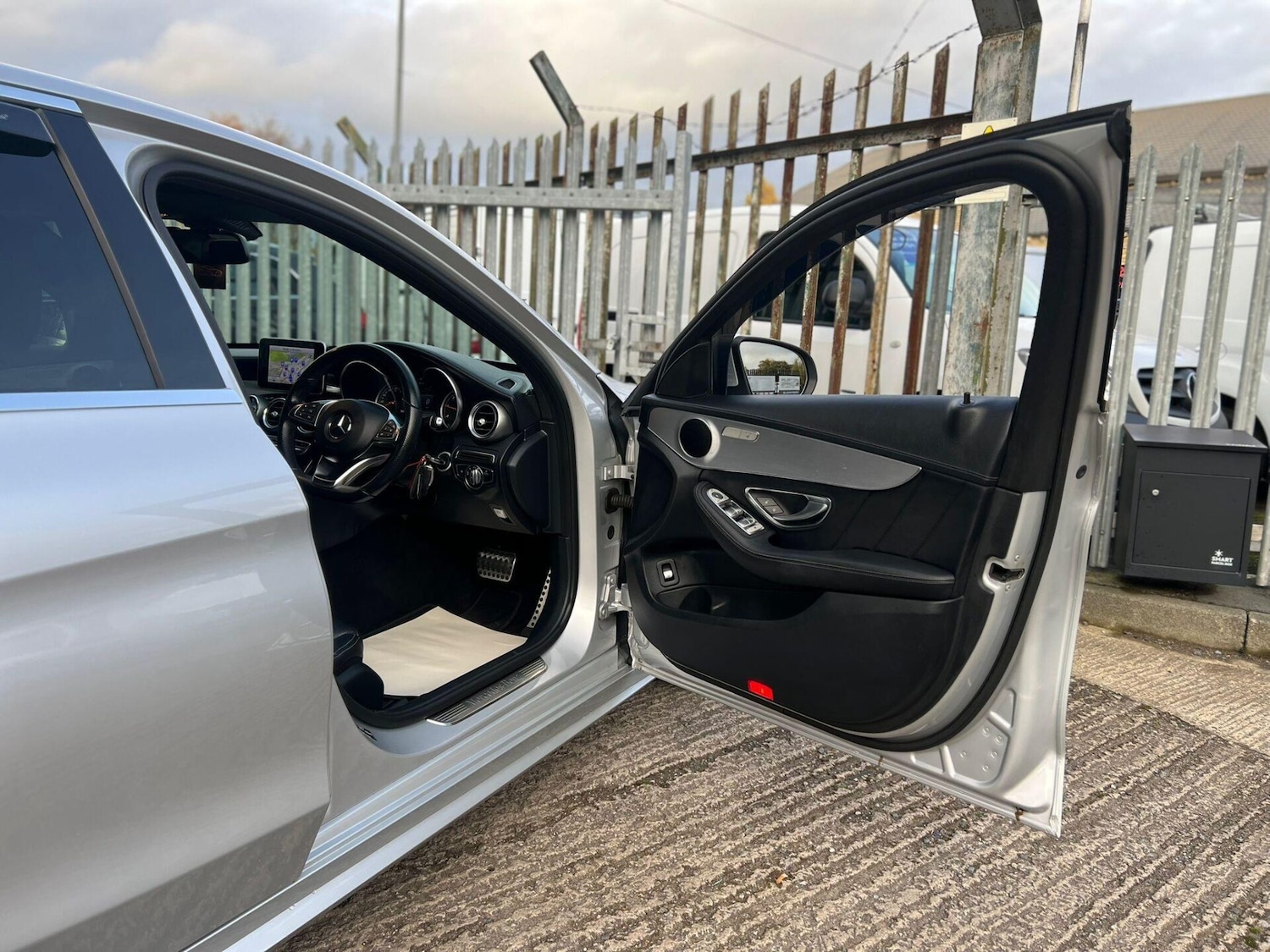 Used Mercedes-Benz C Class 2014 for sale - 77249728: Photo 48