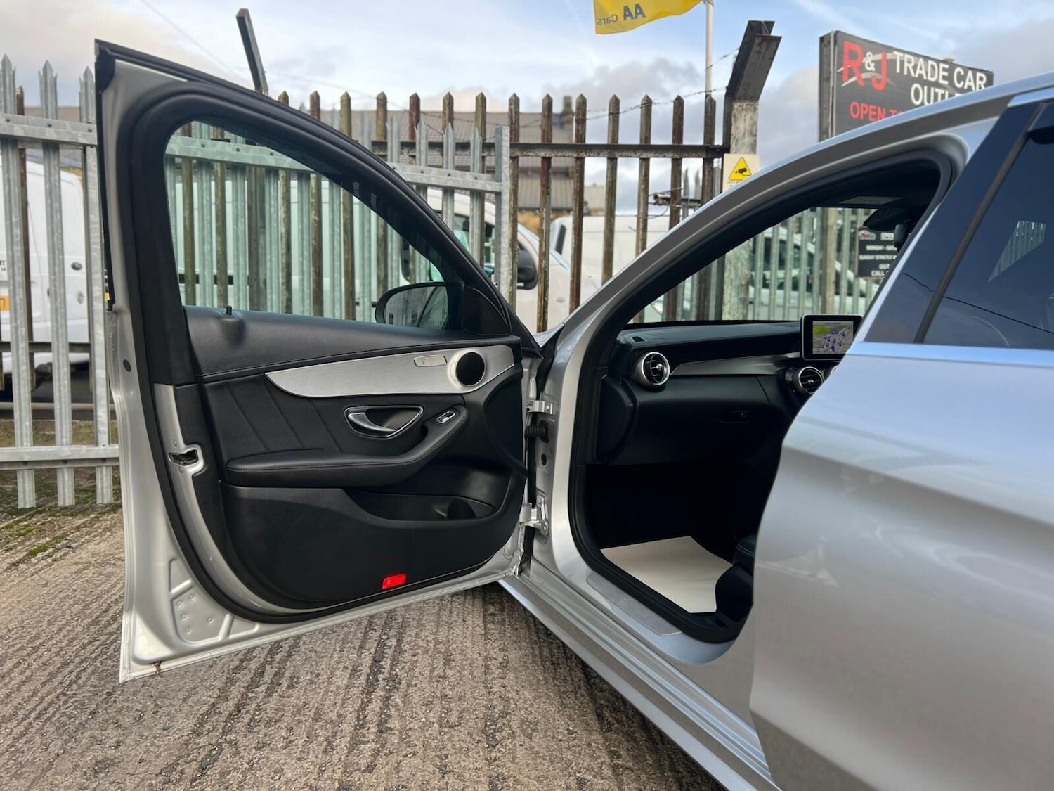 Used Mercedes-Benz C Class 2014 for sale - 77249728: Photo 61