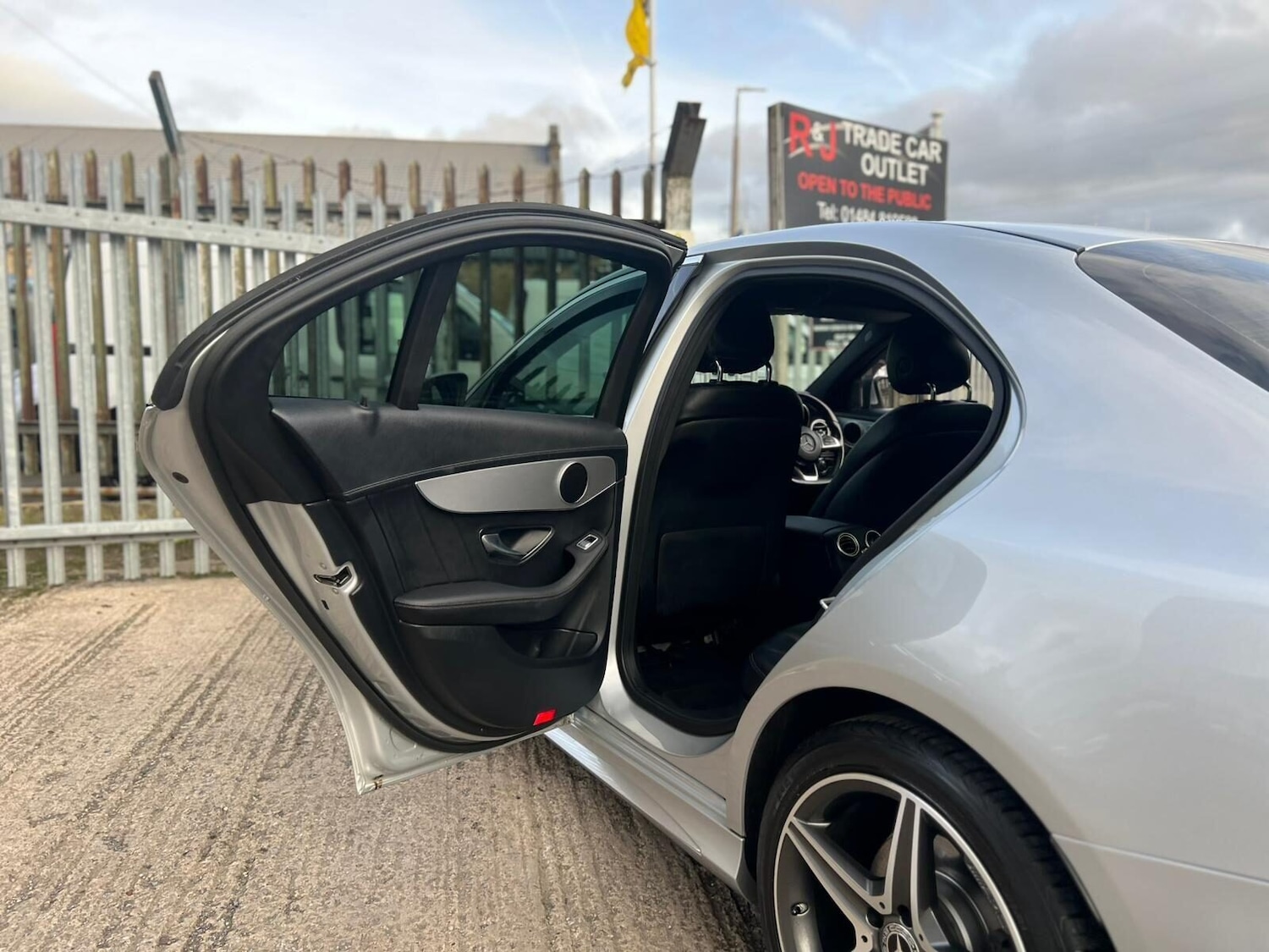 Used Mercedes-Benz C Class 2014 for sale - 77249728: Photo 64