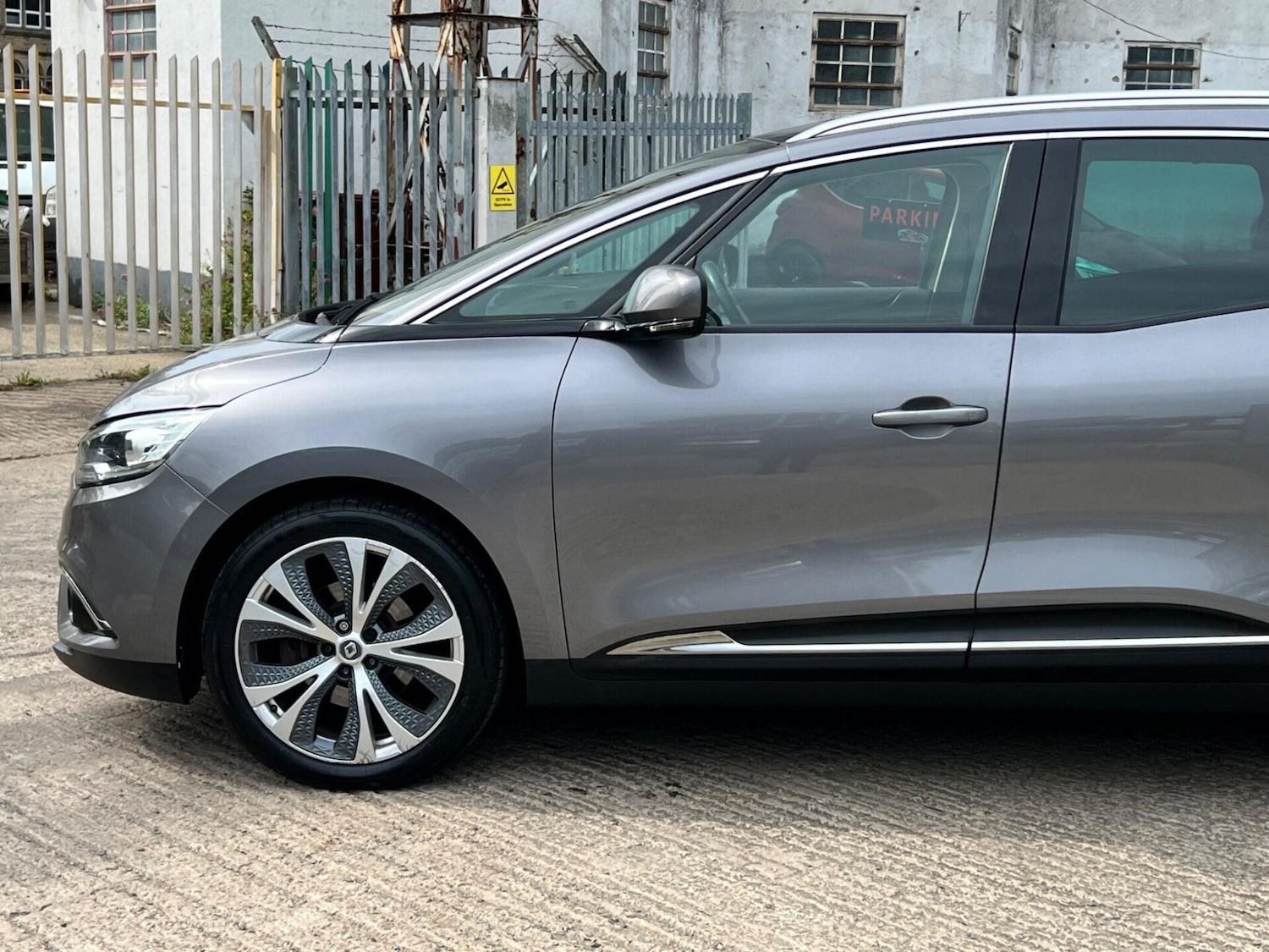 Used Renault Grand Scenic 2017 for sale - 77249684: Photo 17