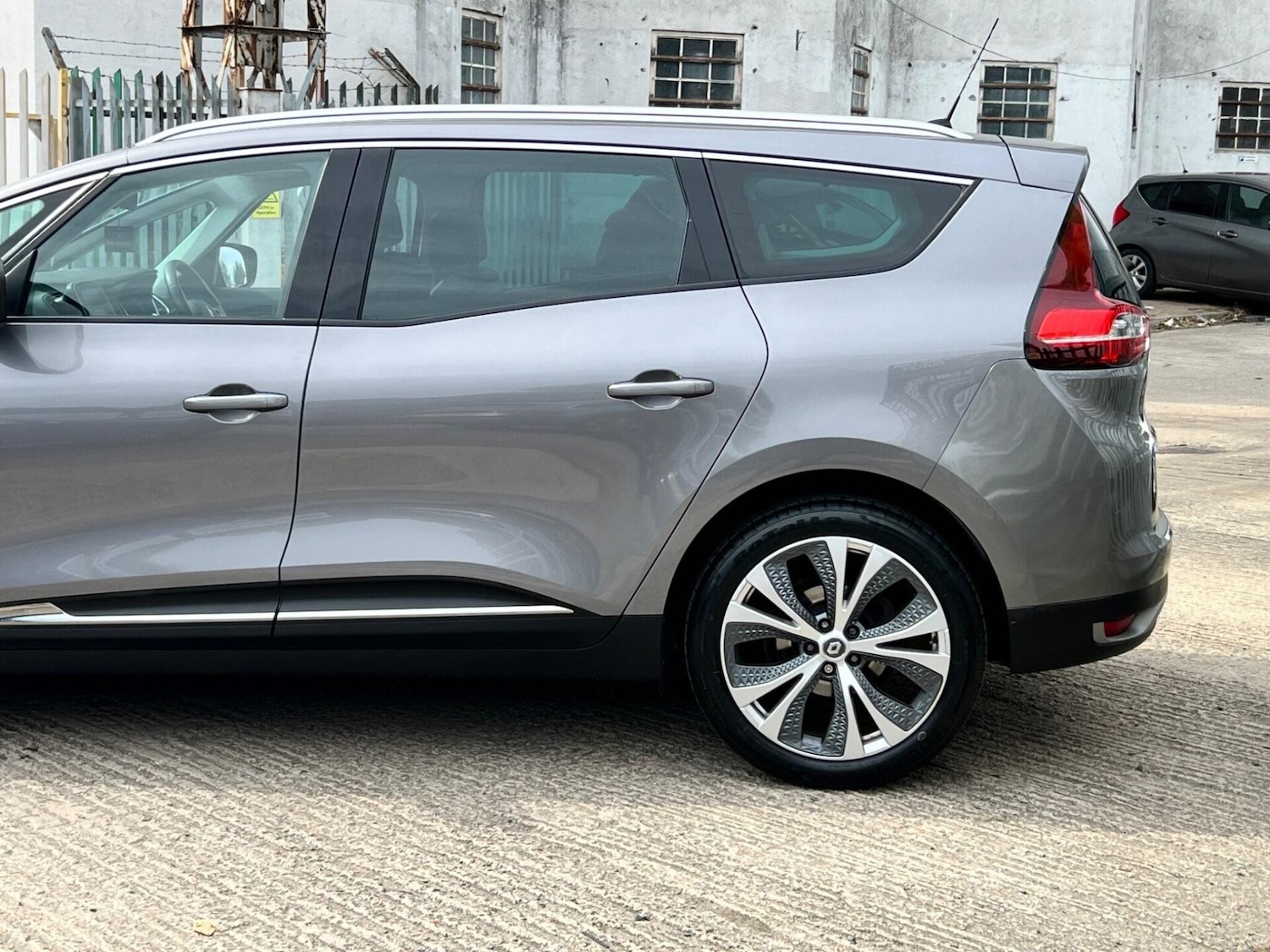 Used Renault Grand Scenic 2017 for sale - 77249684: Photo 18