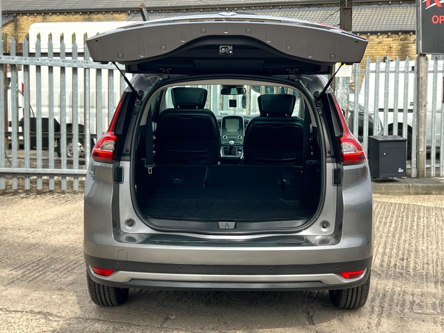 Used Renault Grand Scenic 2017 for sale - 77249684: Photo 22