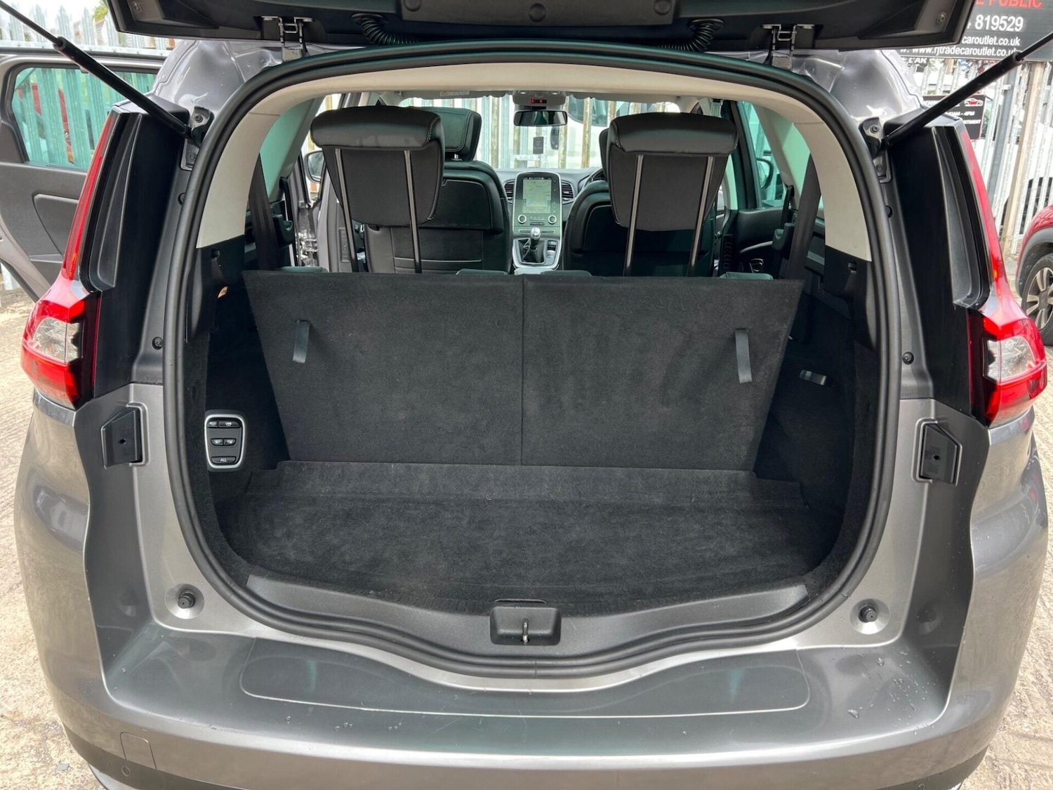 Used Renault Grand Scenic 2017 for sale - 77249684: Photo 25