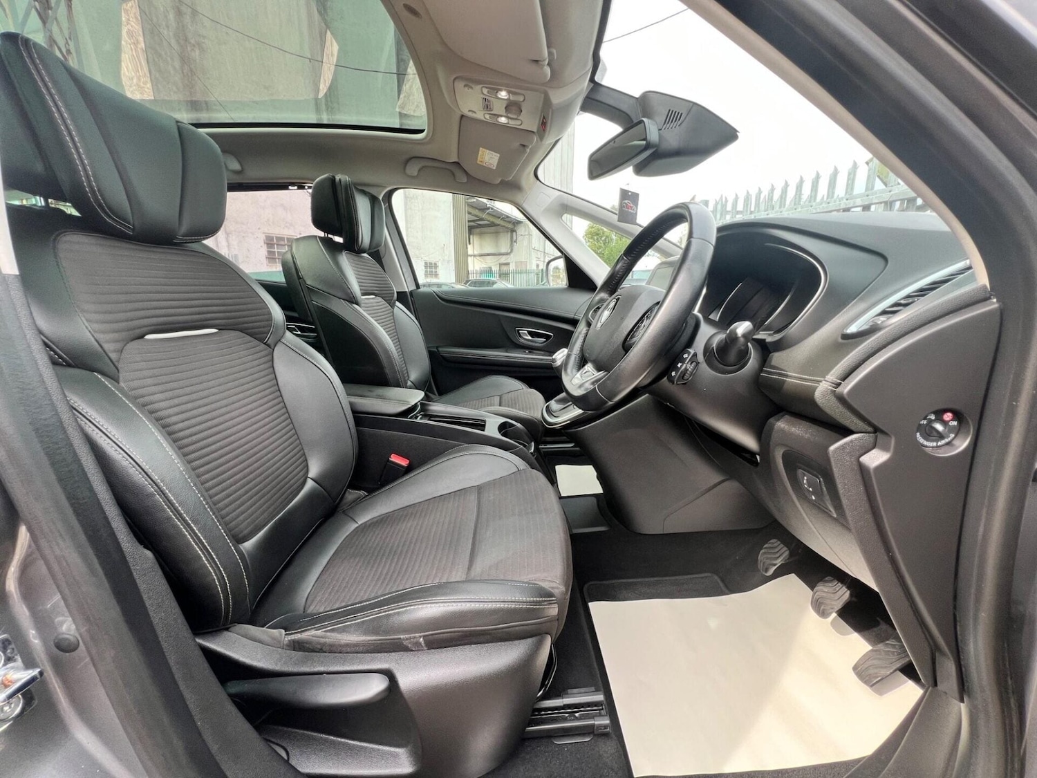 Used Renault Grand Scenic 2017 for sale - 77249684: Photo 31