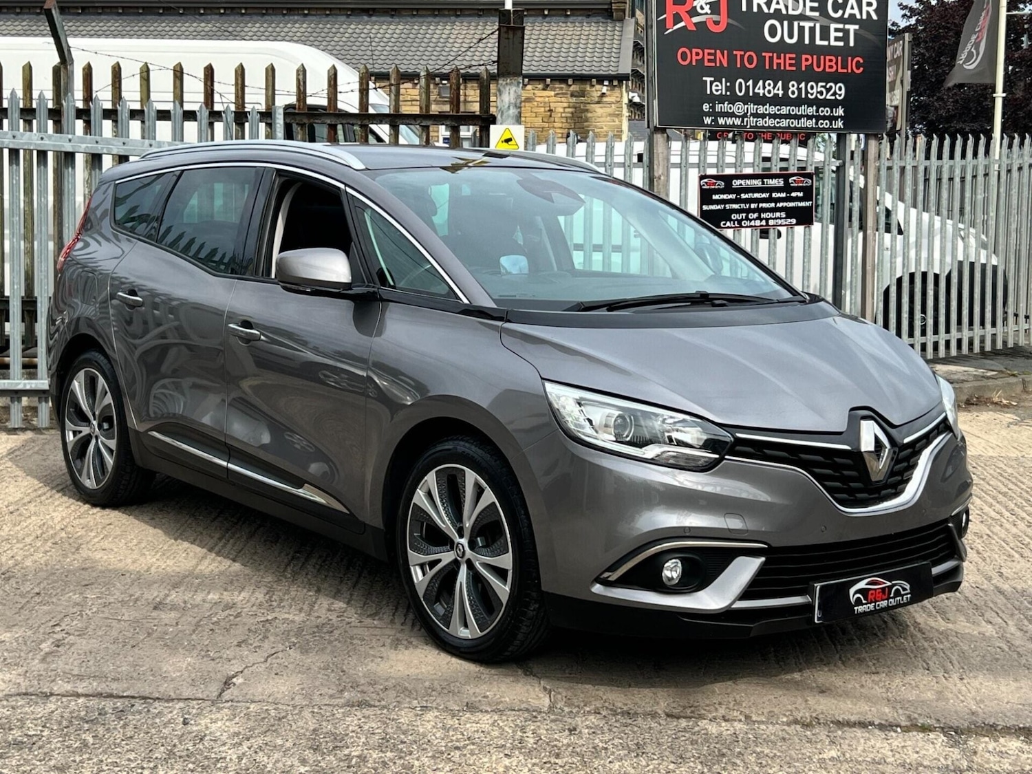 Used Renault Grand Scenic 2017 for sale - 77249684: Photo 5