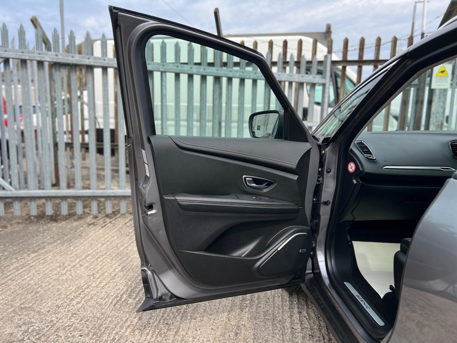 Used Renault Grand Scenic 2017 for sale - 77249684: Photo 68