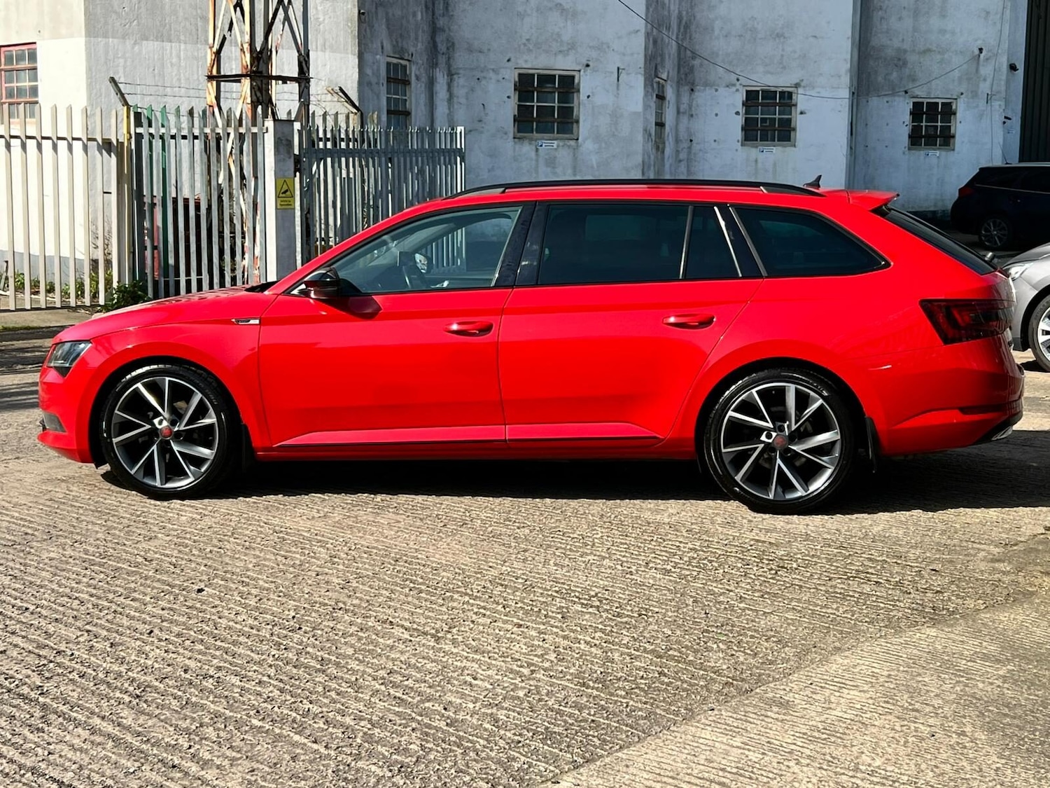 Used Skoda Superb 2017 for sale - 77932809: Photo 17