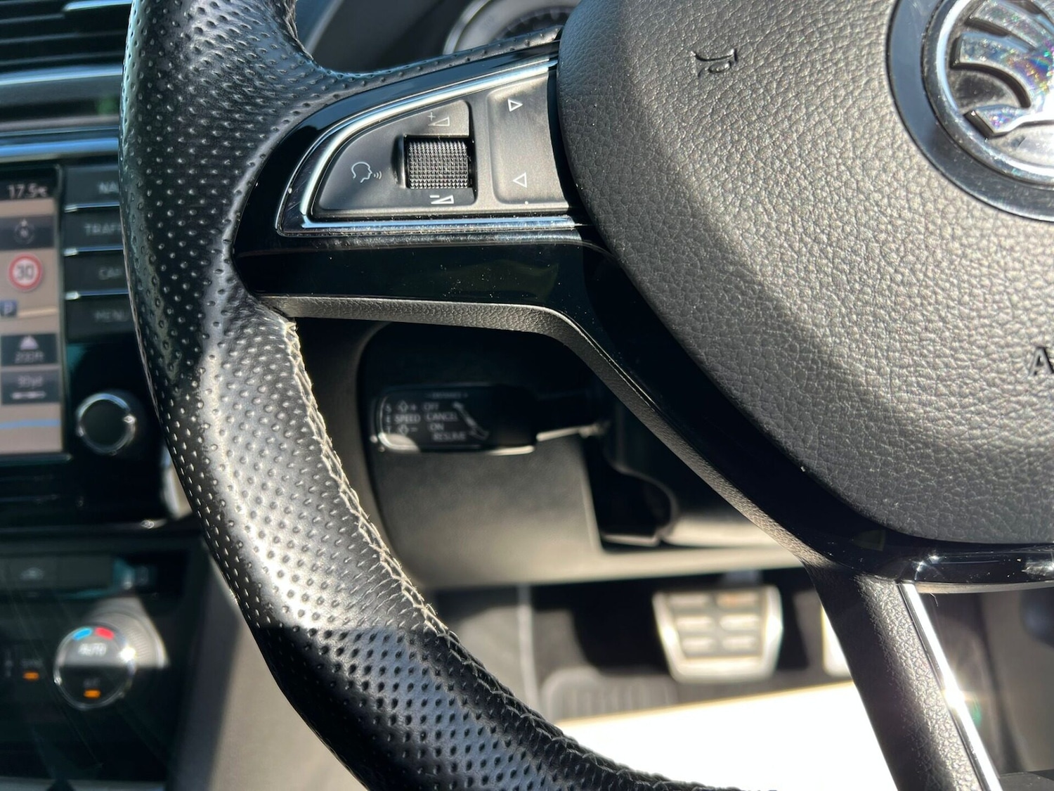 Used Skoda Superb 2017 for sale - 77932809: Photo 43