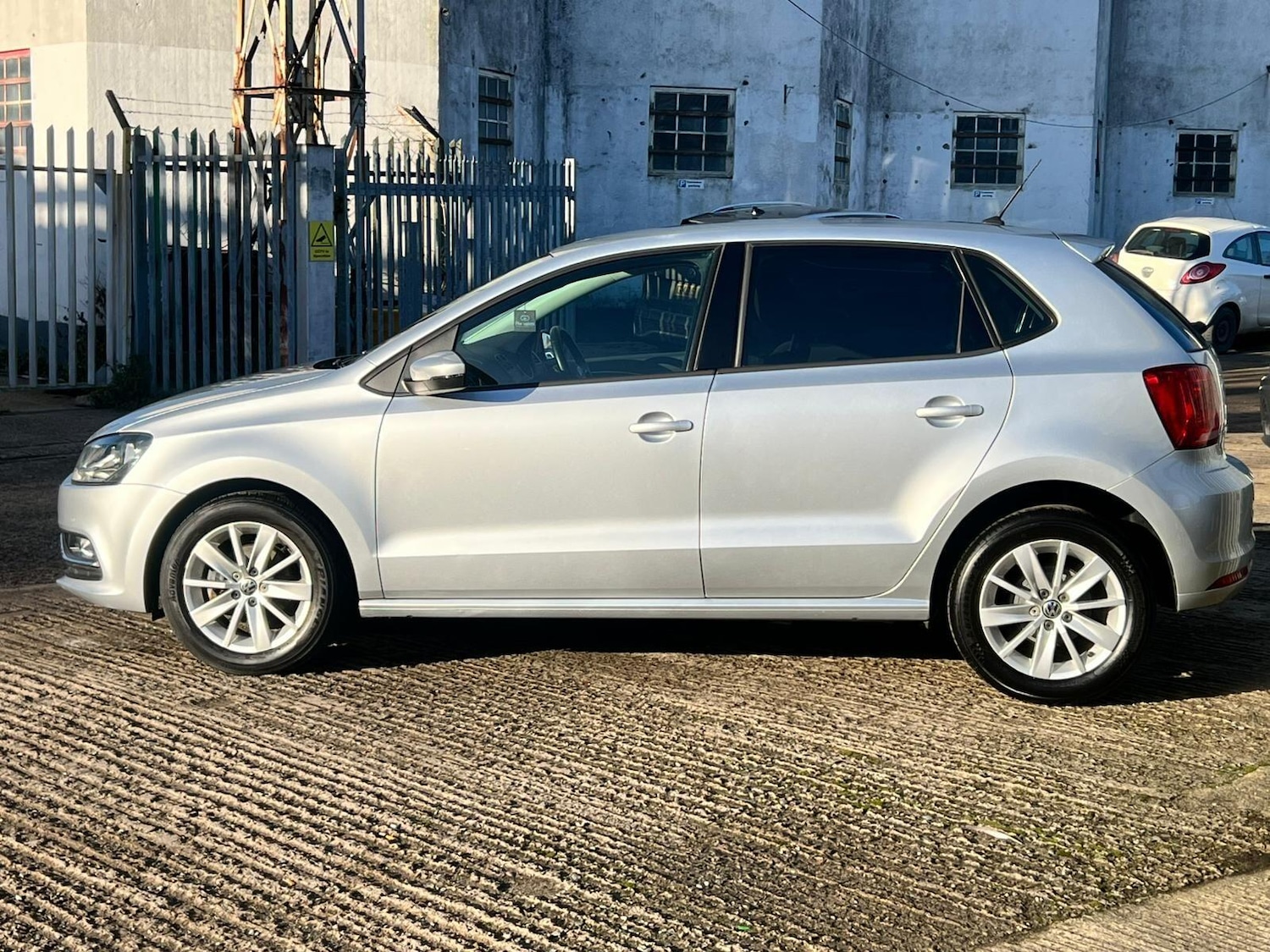 Used Volkswagen Polo 2015 for sale - 77162765: Photo 17