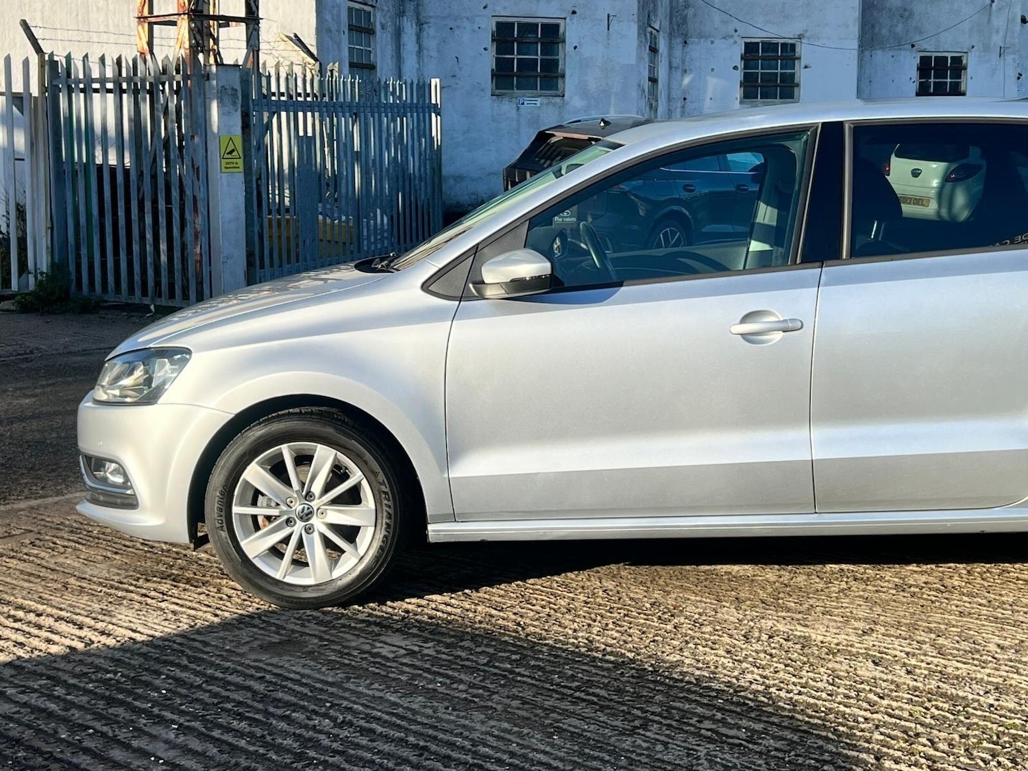 Used Volkswagen Polo 2015 for sale - 77162765: Photo 18
