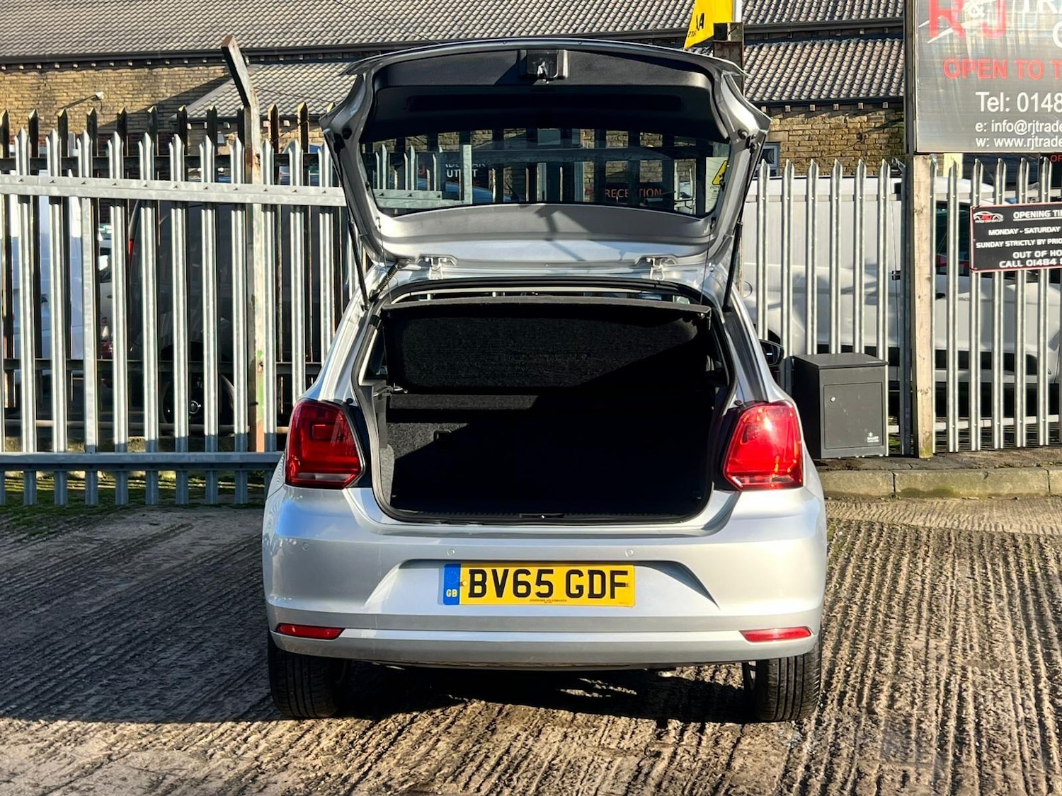 Used Volkswagen Polo 2015 for sale - 77162765: Photo 23