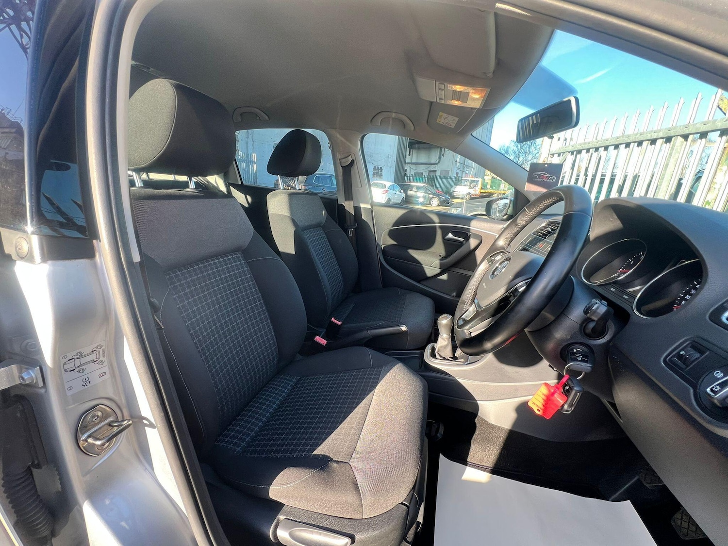 Used Volkswagen Polo 2015 for sale - 77162765: Photo 32