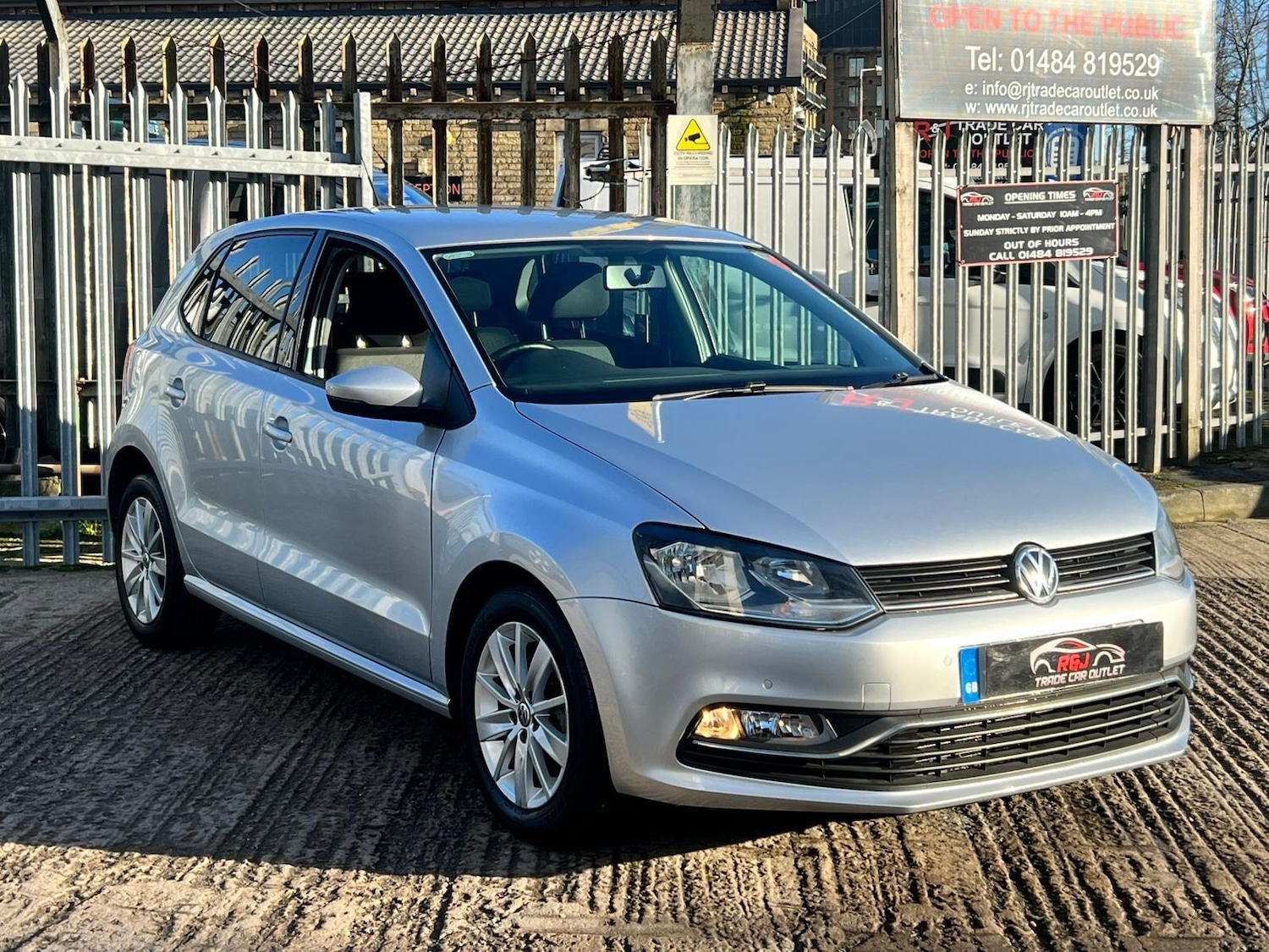 Used Volkswagen Polo 2015 for sale - 77162765: Photo 4