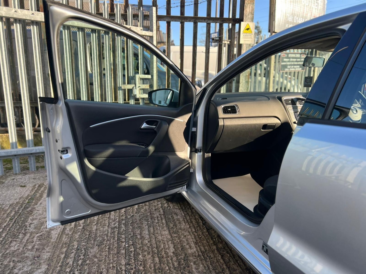 Used Volkswagen Polo 2015 for sale - 77162765: Photo 57