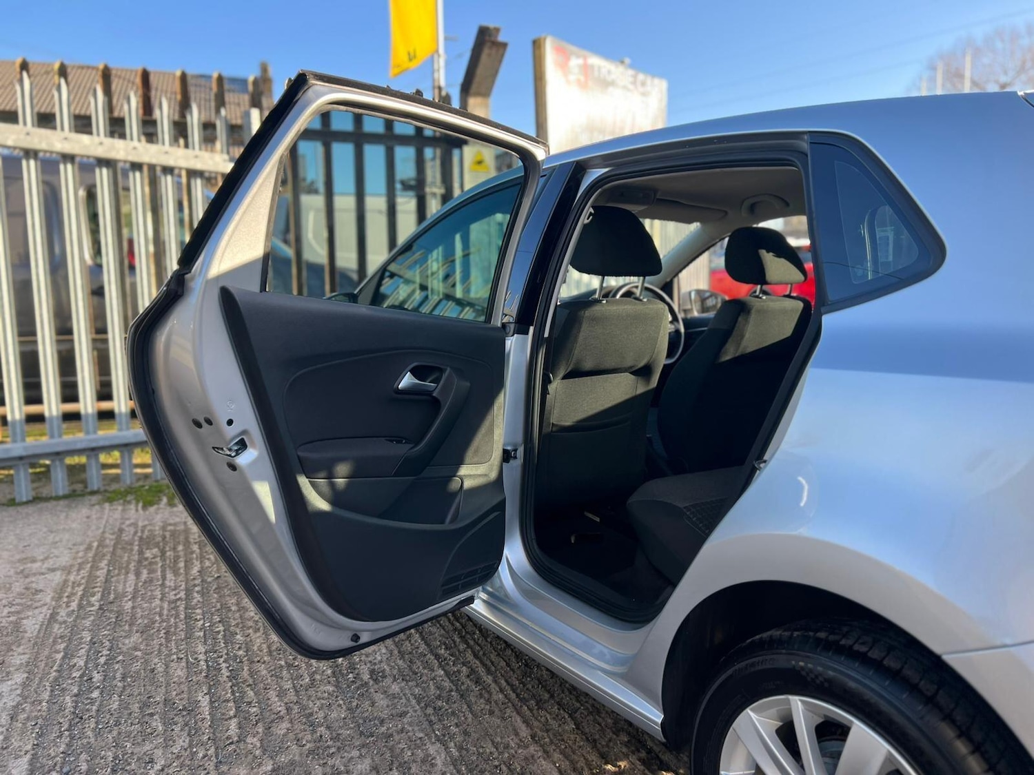 Used Volkswagen Polo 2015 for sale - 77162765: Photo 63