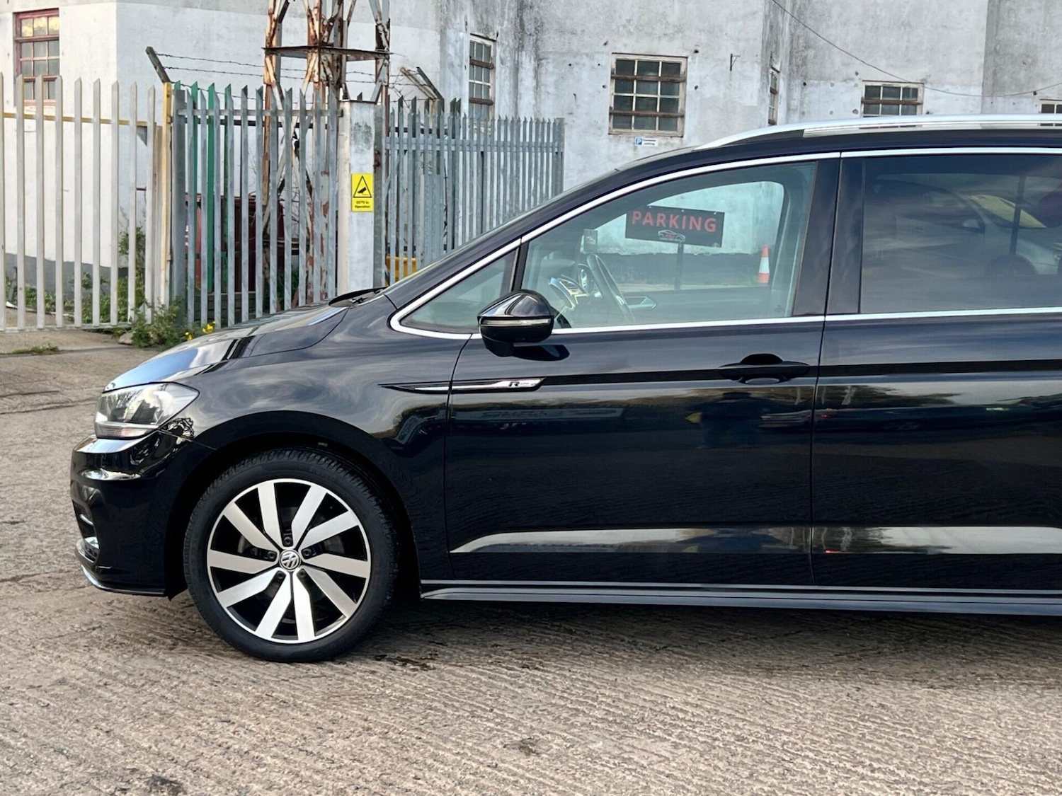 Used Volkswagen Touran 2018 for sale - 77249735: Photo 15