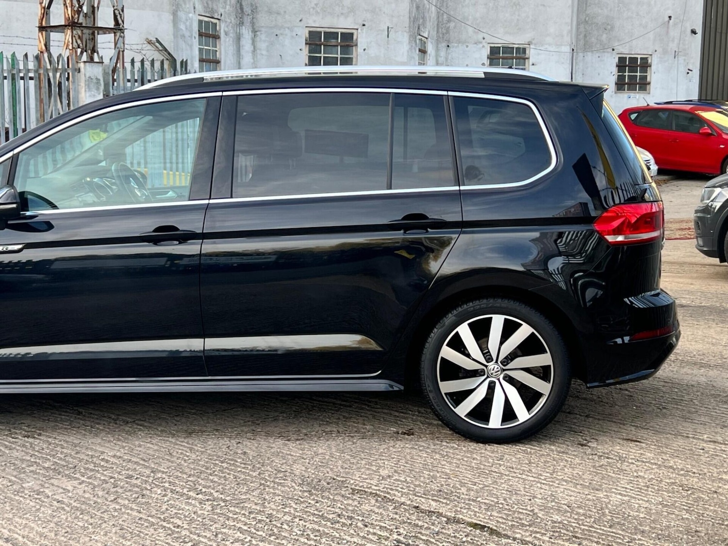 Used Volkswagen Touran 2018 for sale - 77249735: Photo 16