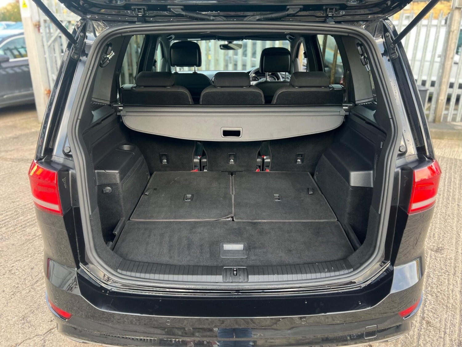 Used Volkswagen Touran 2018 for sale - 77249735: Photo 25