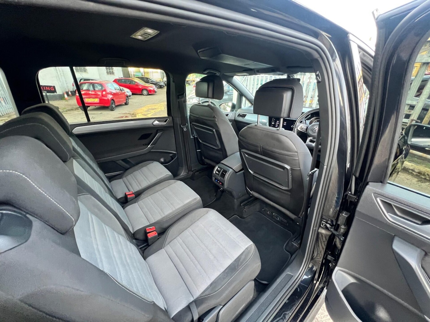 Used Volkswagen Touran 2018 for sale - 77249735: Photo 55