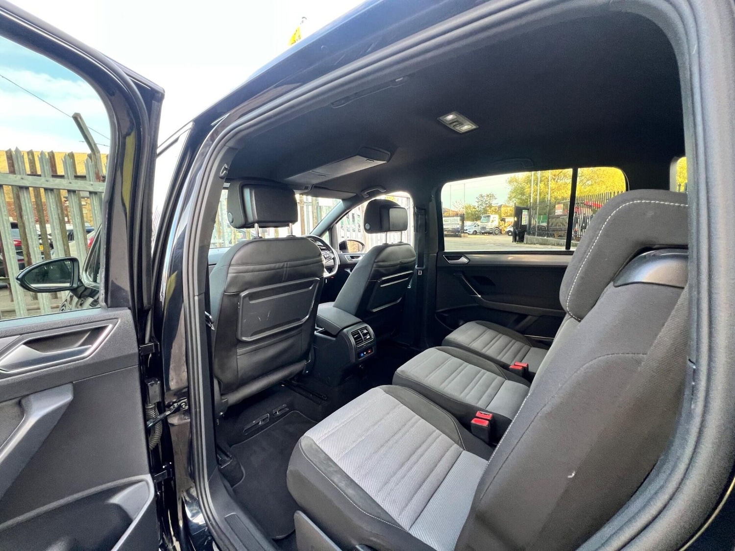 Used Volkswagen Touran 2018 for sale - 77249735: Photo 71