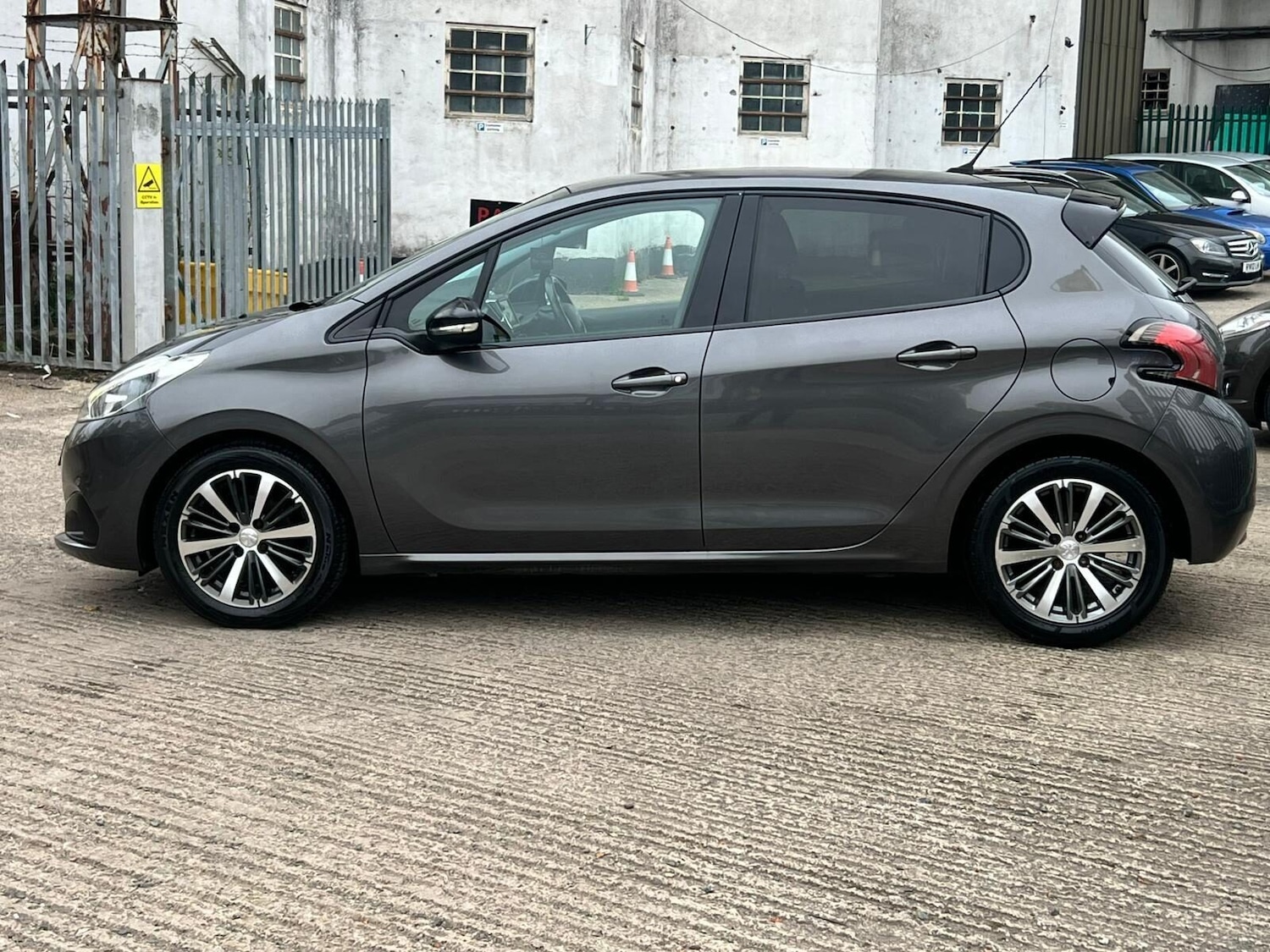Used Peugeot 208 2017 for sale - 77249759: Photo 16