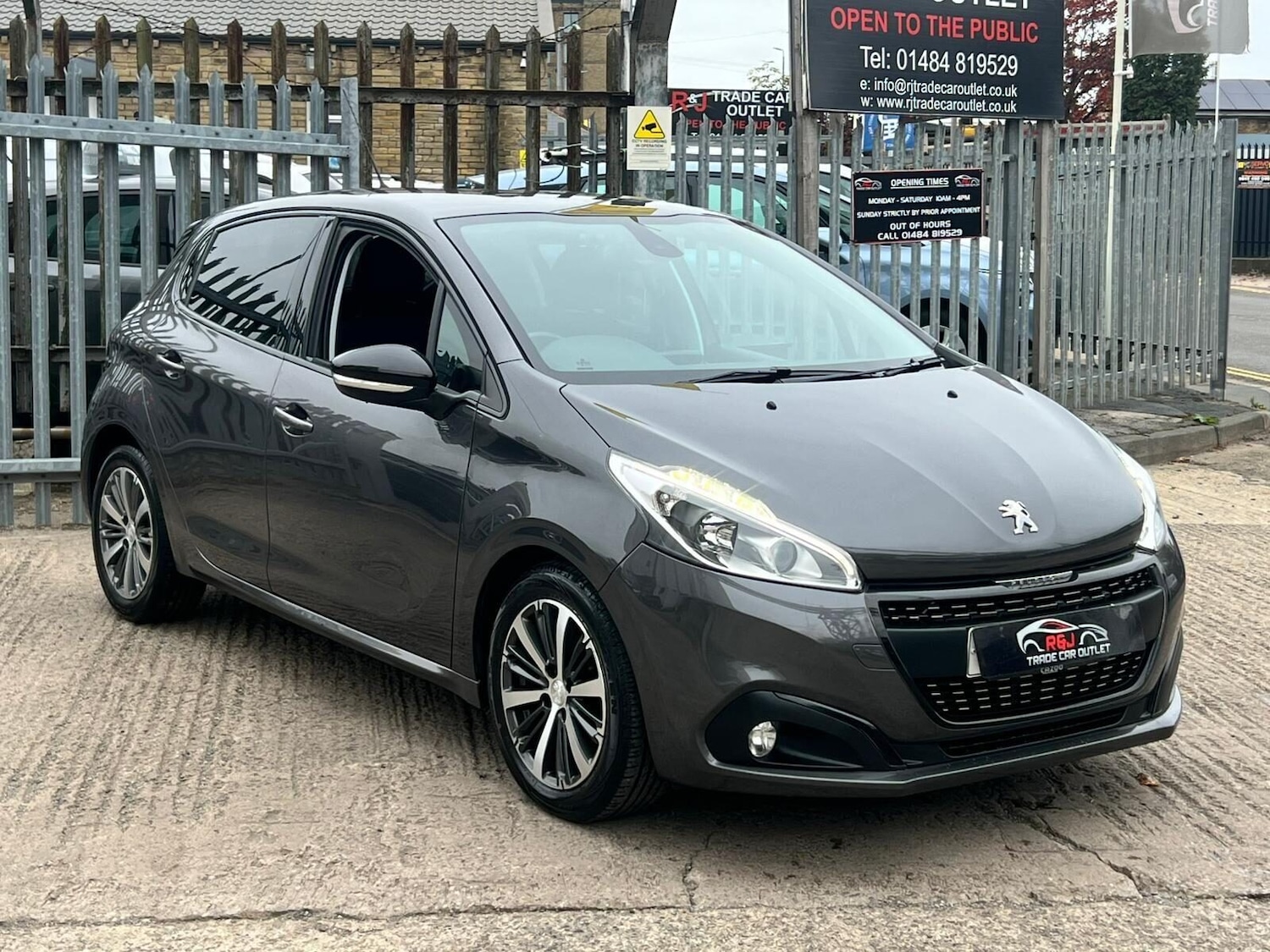 Used Peugeot 208 2017 for sale - 77249759: Photo 4