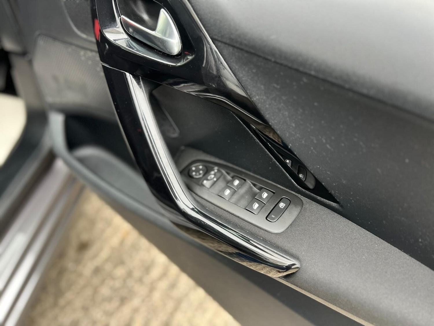 Used Peugeot 208 2017 for sale - 77249759: Photo 45