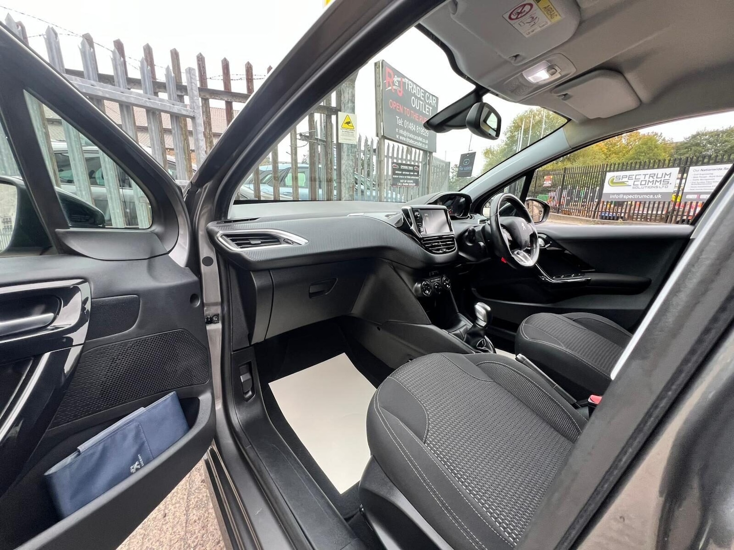 Used Peugeot 208 2017 for sale - 77249759: Photo 52