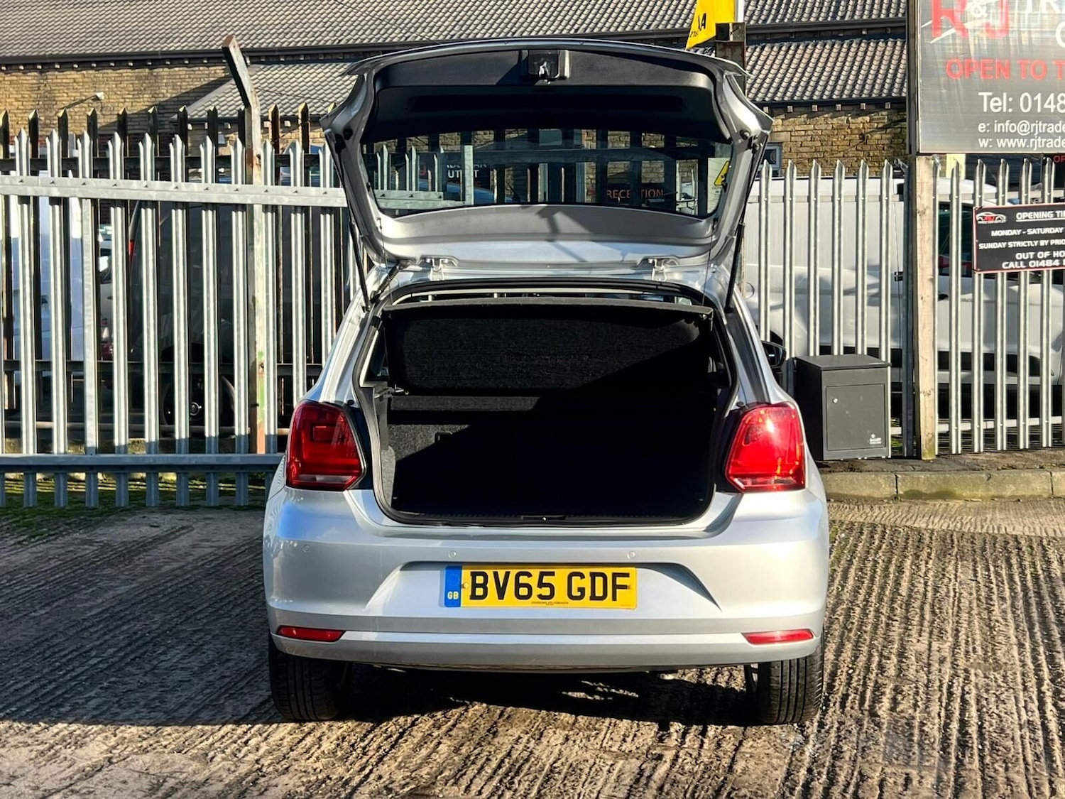 Used Volkswagen Polo 2015 for sale - 77249682: Photo 23