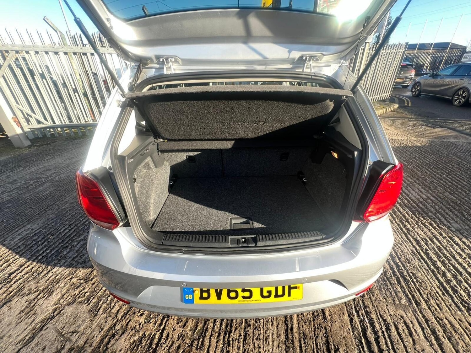 Used Volkswagen Polo 2015 for sale - 77249682: Photo 24