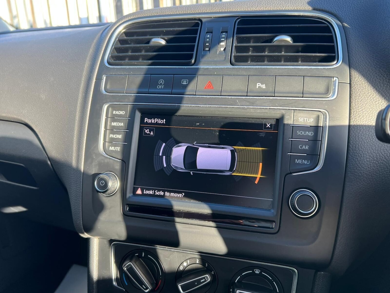 Used Volkswagen Polo 2015 for sale - 77249682: Photo 41